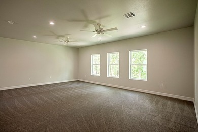 Great 4 bedroom, 2 1/2 bath with oversized 31' x 23' air - photo 13