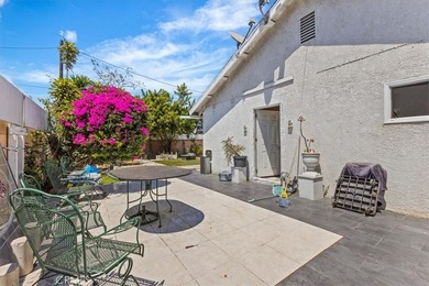INVESTOR SPECIAL! SPACIOUS LOT, OVERSIZED GATED SIDE YARD & - photo 4