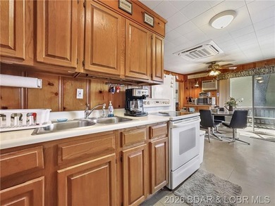 This lake home has it all for 1 price - Boat, 2 PWC's, Paddle - photo 15