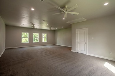 Great 4 bedroom, 2 1/2 bath with oversized 31' x 23' air - photo 15