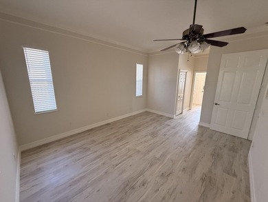 Spacious 3-bedroom, 2-bath in-ground pool home with standout - photo 15
