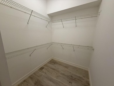 Spacious 3-bedroom, 2-bath in-ground pool home with standout - photo 16