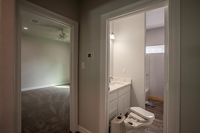 Great 4 bedroom, 2 1/2 bath with oversized 31' x 23' air - photo 17