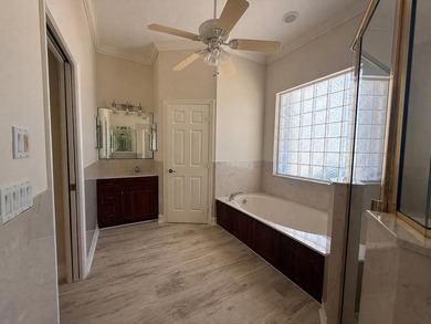Spacious 3-bedroom, 2-bath in-ground pool home with standout - photo 19