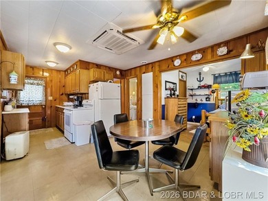 This lake home has it all for 1 price - Boat, 2 PWC's, Paddle - photo 20