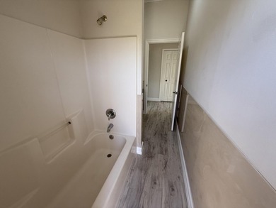 Spacious 3-bedroom, 2-bath in-ground pool home with standout - photo 22