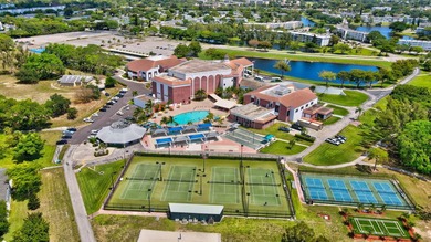 Amazing turn key condo with spectacular water view. 1-bedroom, 1 - photo 33
