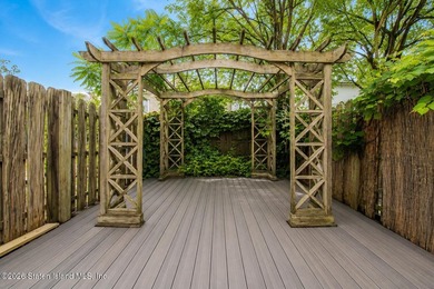 Welcome to this gorgeous 2-bedroom, 2-bath townhouse condo - photo 17