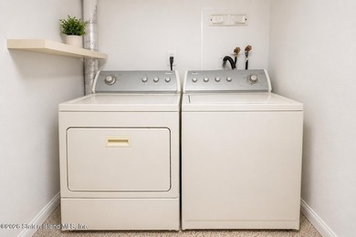 Welcome to this gorgeous 2-bedroom, 2-bath townhouse condo - photo 23