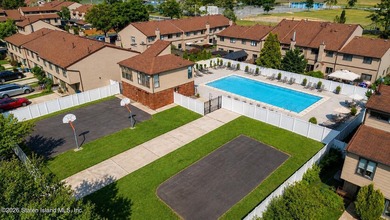 Welcome to this gorgeous 2-bedroom, 2-bath townhouse condo - photo 33