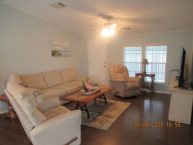 A beautiful 2005 Jacobson manufacturer home 2 bedrooms and 2 - photo 11