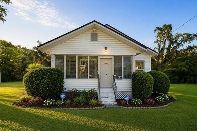 Lake Apopka Townhome/Townhouse Active Under Contract in Apopka Florida
