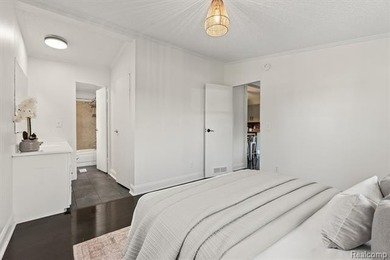 Move-in ready and loaded with updates - this charming Keego - photo 11