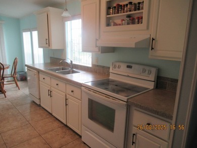 A beautiful 2005 Jacobson manufacturer home 2 bedrooms and 2 - photo 13