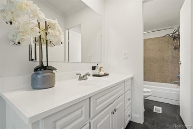 Move-in ready and loaded with updates - this charming Keego - photo 14