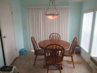 A beautiful 2005 Jacobson manufacturer home 2 bedrooms and 2 - photo 15