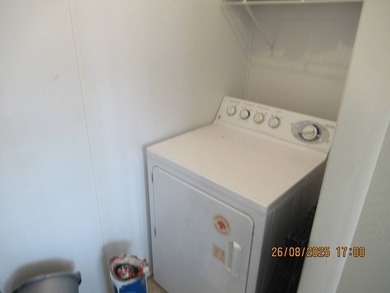 A beautiful 2005 Jacobson manufacturer home 2 bedrooms and 2 - photo 17