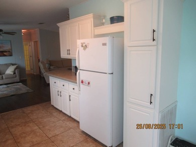 A beautiful 2005 Jacobson manufacturer home 2 bedrooms and 2 - photo 20