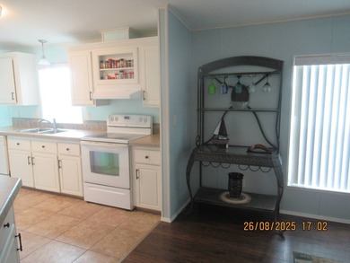 A beautiful 2005 Jacobson manufacturer home 2 bedrooms and 2 - photo 21