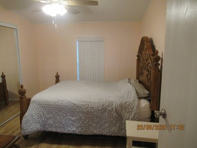 A beautiful 2005 Jacobson manufacturer home 2 bedrooms and 2 - photo 22