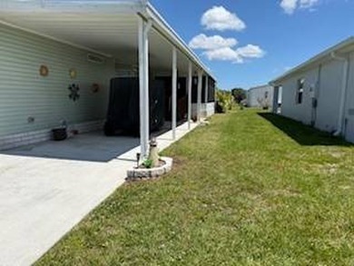 Spacious and beautiful updated 3-bedroom 2-bathroom home with a - photo 2