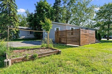 Move-in ready and loaded with updates - this charming Keego - photo 22