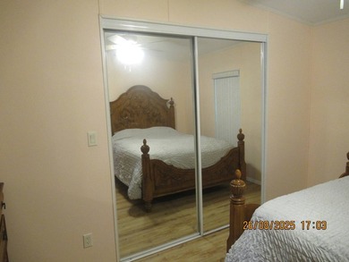 A beautiful 2005 Jacobson manufacturer home 2 bedrooms and 2 - photo 23