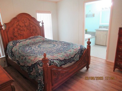 A beautiful 2005 Jacobson manufacturer home 2 bedrooms and 2 - photo 26