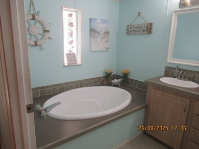 A beautiful 2005 Jacobson manufacturer home 2 bedrooms and 2 - photo 30