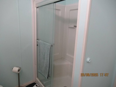 A beautiful 2005 Jacobson manufacturer home 2 bedrooms and 2 - photo 32