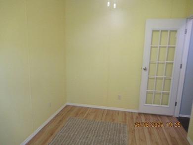 A beautiful 2005 Jacobson manufacturer home 2 bedrooms and 2 - photo 34