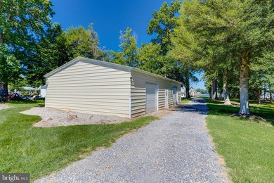 Extremely Rare Opportunity! 110' +/- Water frontage sitting on - photo 4