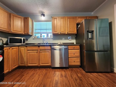 This 3 bedroom, 2 bath home is a spacious ranch-style home - photo 11