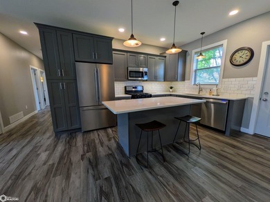 Built in 2021 by local builder Snow Construction, this - photo 3