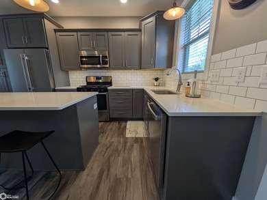 Built in 2021 by local builder Snow Construction, this - photo 6