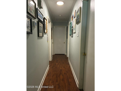 This 3 bedroom, 2 bath home is a spacious ranch-style home - photo 17