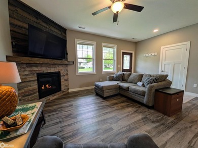 Built in 2021 by local builder Snow Construction, this - photo 7