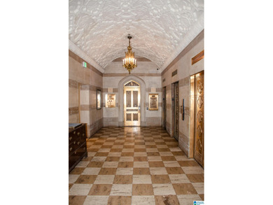 What a fabulous condo in the middle of the Loft District.  Walk