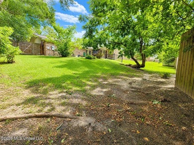 This 3 bedroom, 2 bath home is a spacious ranch-style home - photo 27
