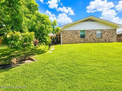 This 3 bedroom, 2 bath home is a spacious ranch-style home - photo 28