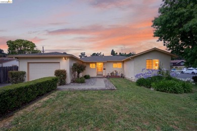 Welcome to 3 Bergwall Way, a lovingly maintained single-story - photo 5