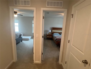 Welcome to this beautifully maintained 4-bedroom, 3-bathroom - photo 12