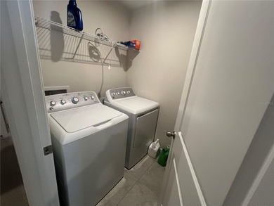 Welcome to this beautifully maintained 4-bedroom, 3-bathroom - photo 17