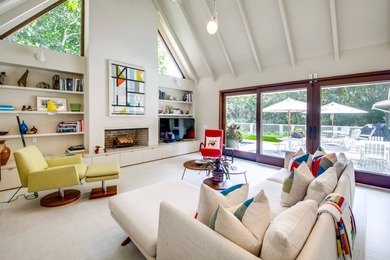 Find the essence of easy Hamptons living at 118 Georgica Close - photo 6