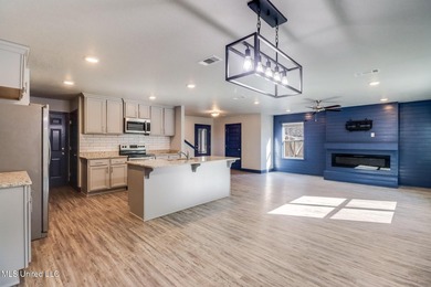 Welcome to this well-maintained four-bedroom home, centrally - photo 3