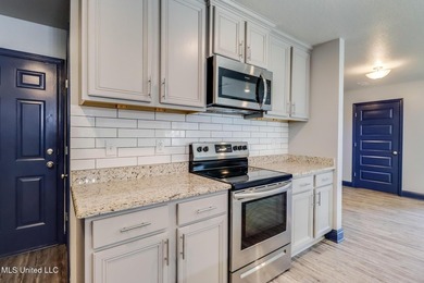 Welcome to this well-maintained four-bedroom home, centrally - photo 4