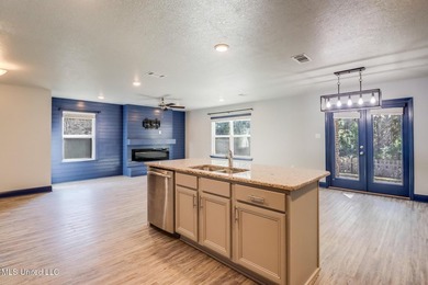 Welcome to this well-maintained four-bedroom home, centrally - photo 7