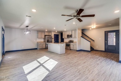 Welcome to this well-maintained four-bedroom home, centrally - photo 9