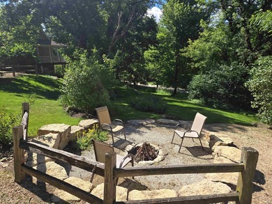 This Apple Canyon Lake home sits amongst mature oaks in a park - photo 11