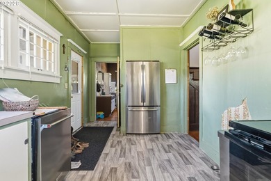 Absolutely charming 1910 Craftsman farmhouse - calling all - photo 14